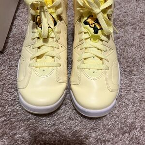 Nike Jordan Light Yellow Athletic Shoes w/ rose